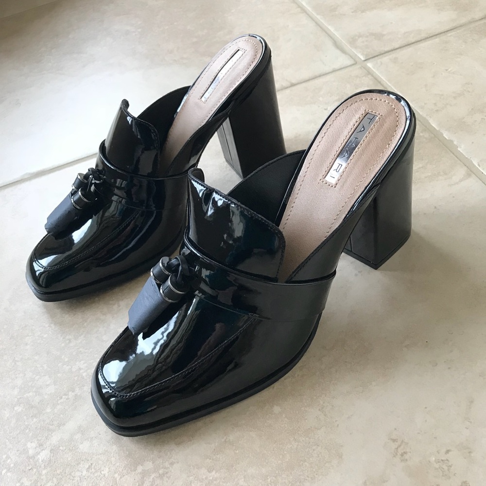 TAHARI patent Tassle loafers mule - Picture 7 of 8